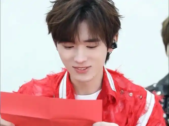 【宋亚轩】240131 东方卫视春晚官宣幕后采访 宋亚轩cut