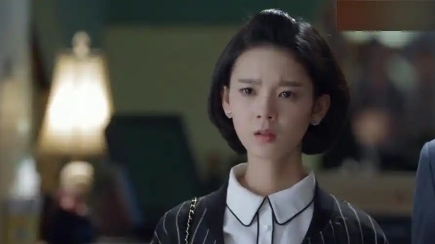 致青春看到施洁和林静接吻郑微伤心落泪