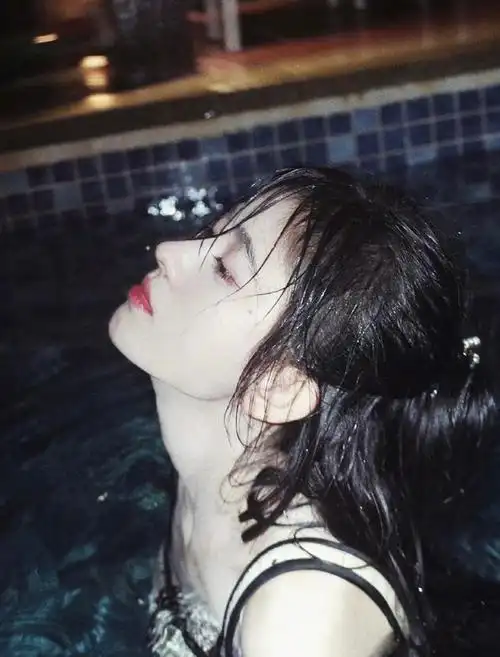 看了鞠婧祎的海边照谁还敢说她不好看美女赶紧开个班吧