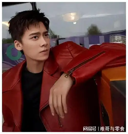 "退网"不到1年,再看李易峰现在的"窘境",他很可恨也很可悲