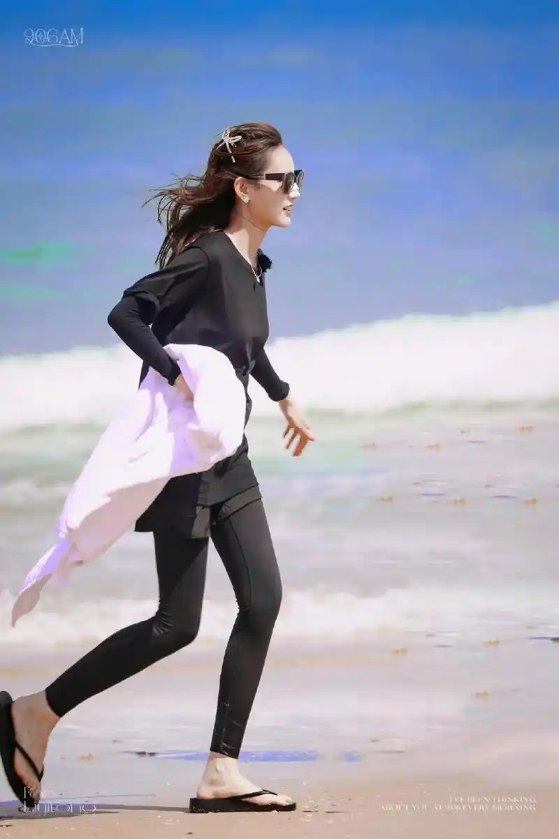 李一桐  沙滩人字拖美jio