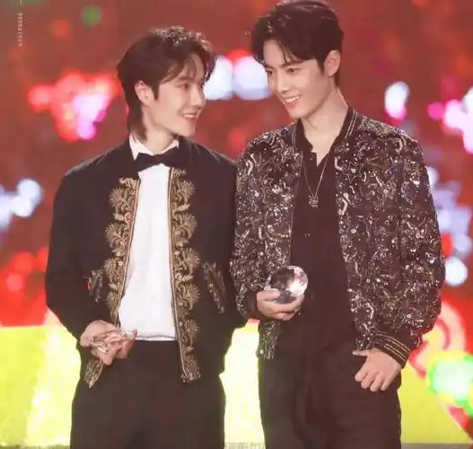 最养眼颜值cp肖战王一博,原来小时候长这个样子他们是否微整过呢