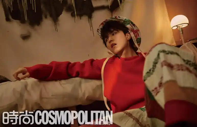 王俊凯登上时尚cosmo5月刊封面