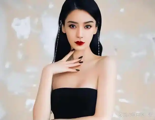 杨颖高调晒全家福庆生7岁小海绵正脸照首曝光像极了黄晓明