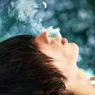 男生抽烟喝酒颓废图片头像