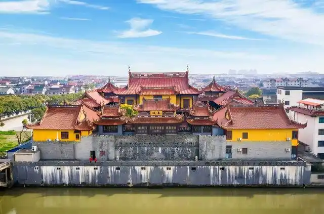 上海市奉贤区奉城镇的发展模式在整个上海市都是非常珍贵的