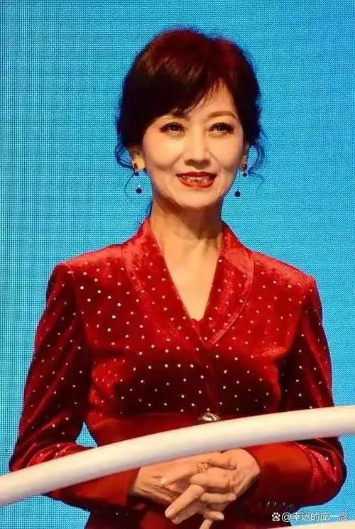 看到素颜的赵雅芝,网友难掩失望?