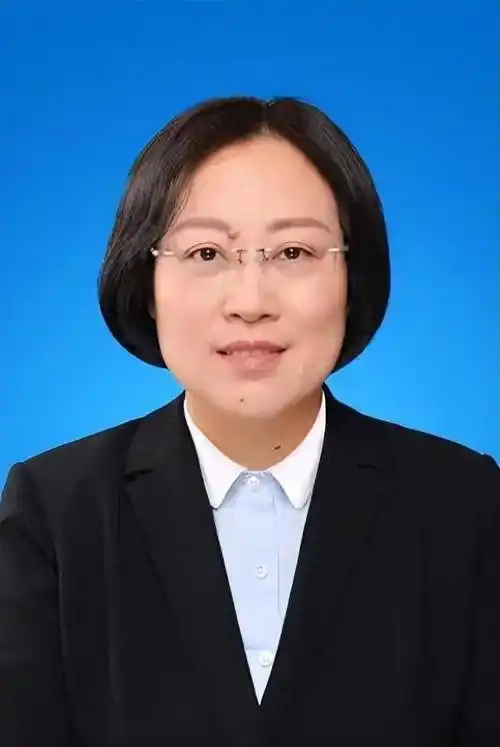 公开简历显示,张桂华,女,汉族,1976年9月出生,河北乐亭人,大学学历