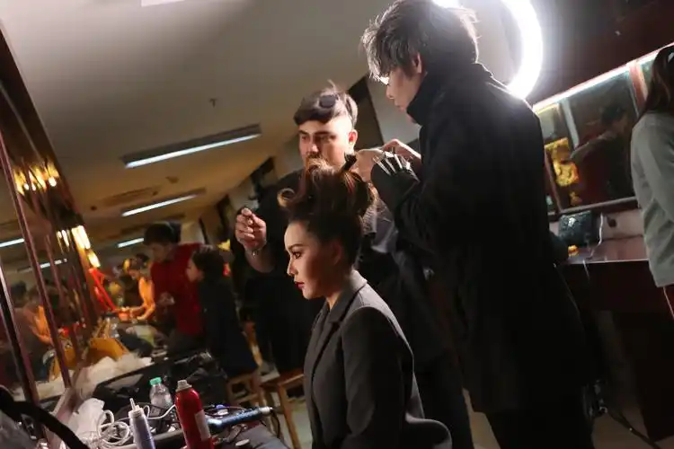 第七届国际亚洲太太化妆间拍摄