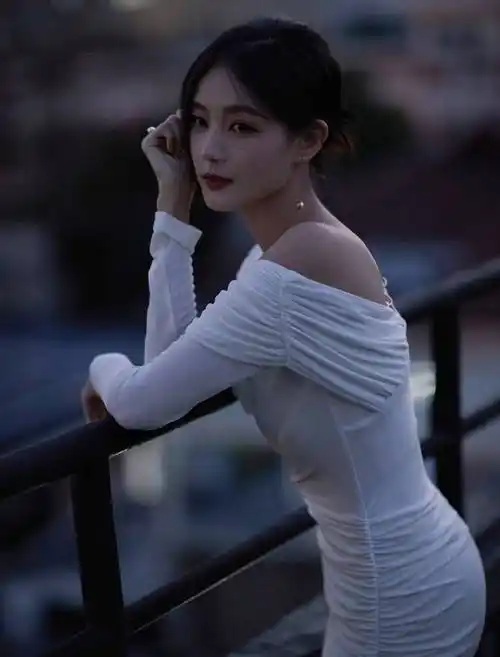 李一桐真是甜辣到我的心尖尖了!凹凸有致的身材,让人一眼沉沦