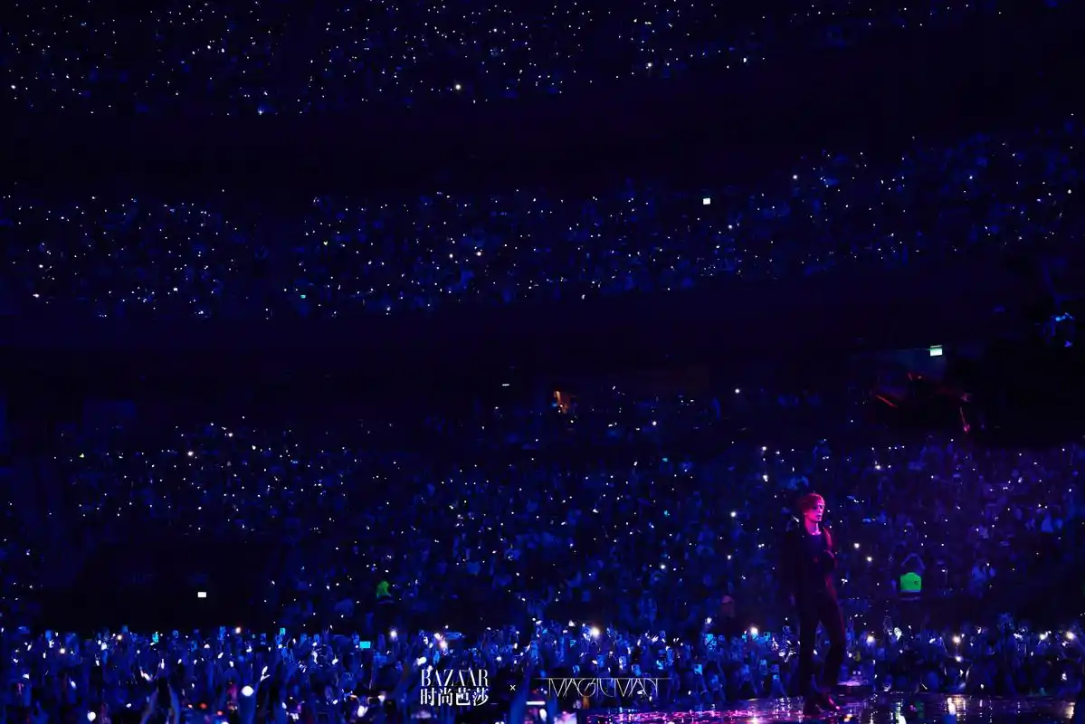 《时尚芭莎》王嘉尔演唱会纪实,专属于夏天的味道,因你火热