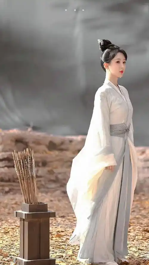 杨紫少见职业套装打扮,记忆中的"小雪"变身女强人,代言奇瑞_座舱_汽车