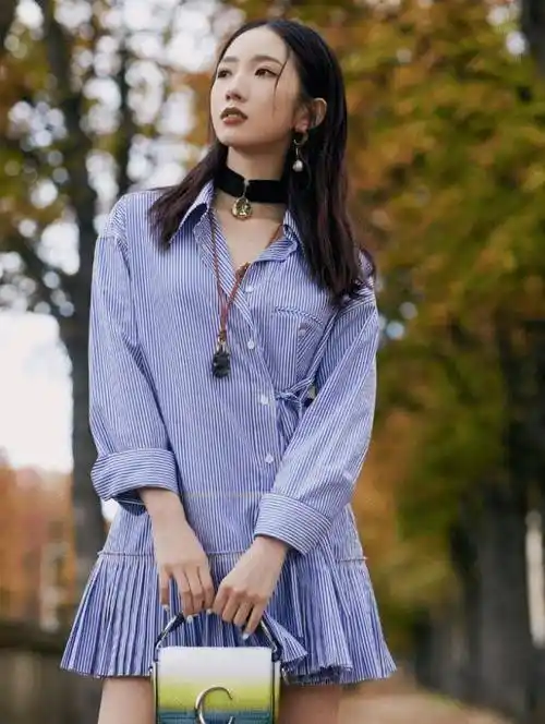 孟美岐是一位长相很有辨识度的小姐姐,不仅长得好看,还专注做拼命三娘