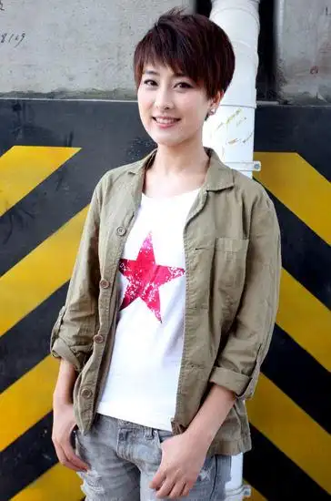 图文双核时代探班马苏俏丽短发