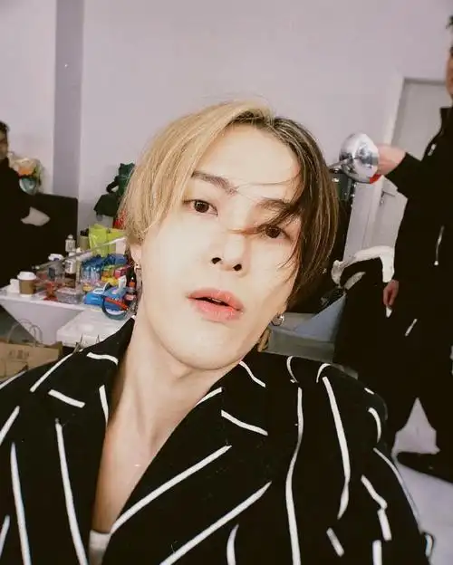 自拍哟【98: 92  】#王嘉尔世界巡演#95#王嘉尔登上2023福布斯