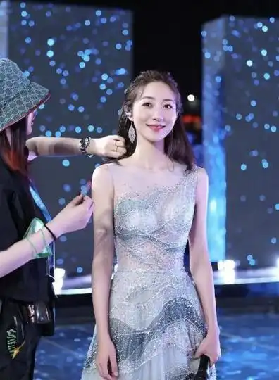 事实证明,陈道明说得一点儿没错41岁韩雪的现状,就是最好的证明