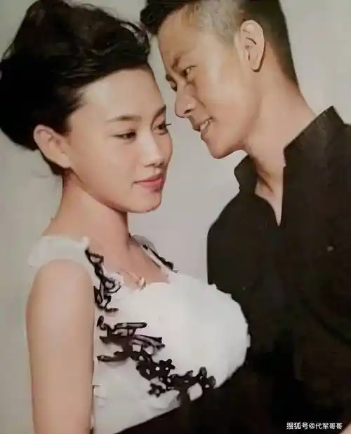 豪气硬汉李健:与妻子青梅竹马恩爱26年,演完《宿敌》终于走红