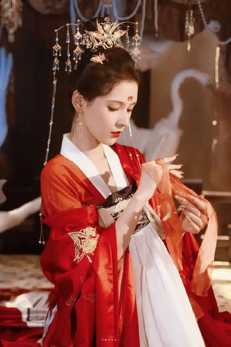 组图:张予曦古风仙侠造型释出 双风格造型亮眼尽显妖娆妩媚