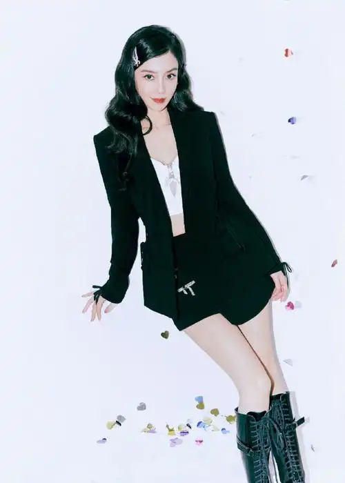 杨颖心动的信号黑西装造型##杨颖心动的信号收官剧照九宫格