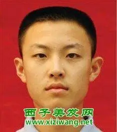 超可爱小男孩平头发型 10岁男生了可以变帅_儿童发型_西子美发网