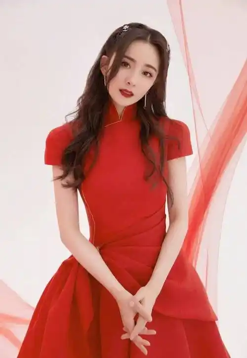 舞台佟丽娅手镯31万,倪妮大衣3万,都比不上暴瘦40斤的韩红_类节目