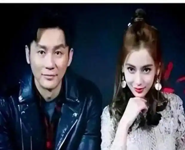 一条热搜冲上榜一位置,说的是李晨和angelababy,正在秘密谈恋爱.