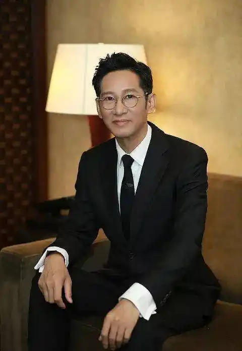 王劲松获优秀演员高级职称,曾因说话直被排挤?_网友_作品_东叔