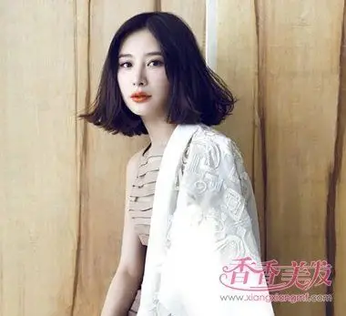 梨形脸蛋适合什么样的头发 女士短发发型图片梨形脸