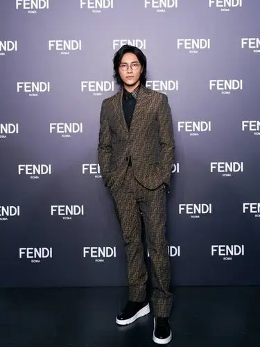 陈坤梳大背头帅成"霸道总裁",依然是大帅哥一枚