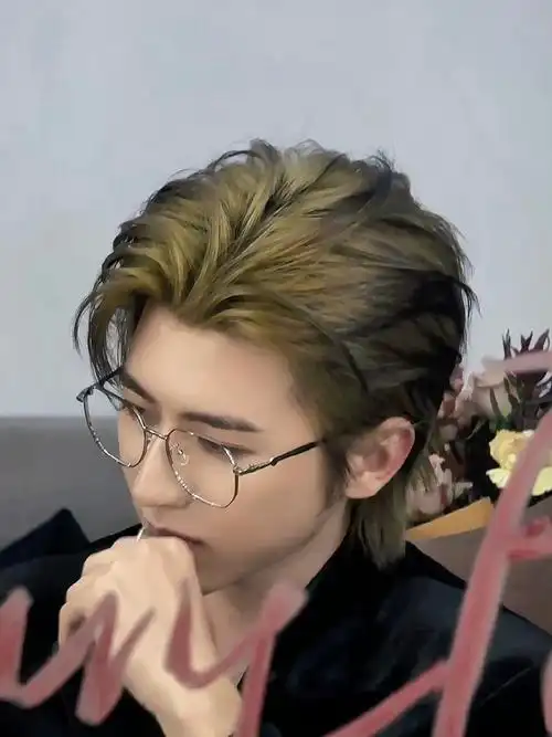 宝宝这个邪魅一笑看一万遍都会还会被迷的神魂颠倒啊啊啊@蔡徐坤