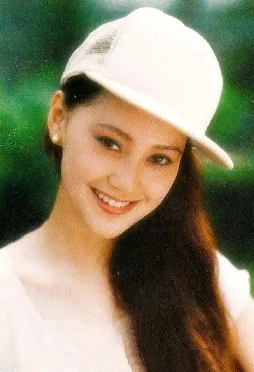 58岁大宋佳26岁携女离开重病前夫46岁生下小儿子父亲身份成谜