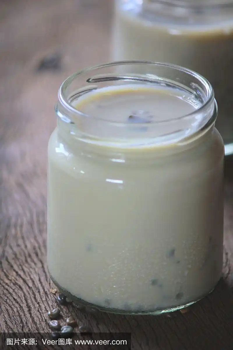 玻璃黑芝麻豆奶