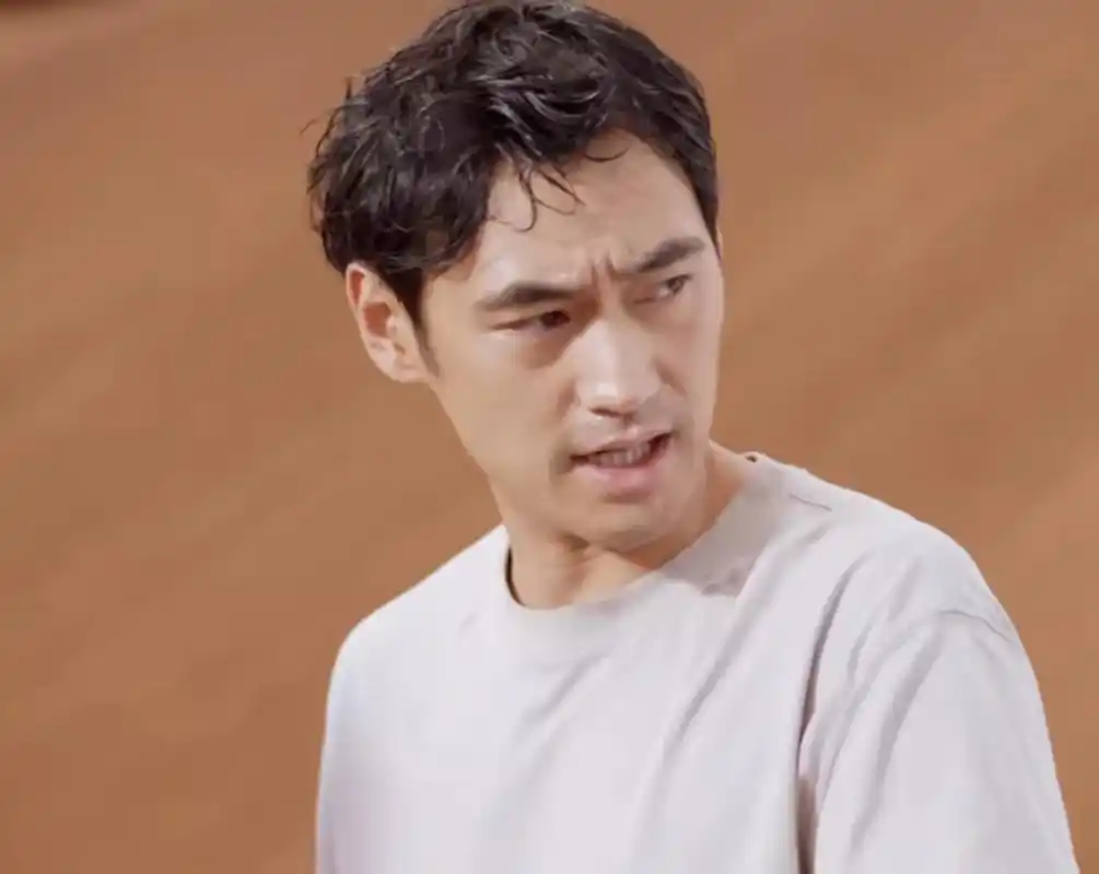 王凯和袁弘,像得让人脸盲,简直长得一模一样!