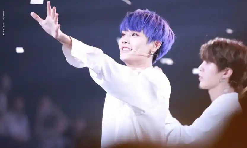 2022林彦俊小蓝莓白衬衫壁纸209