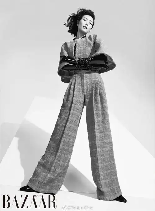 刘雯x 时尚芭莎 9月下封面 | 她说 "模特是我的主业