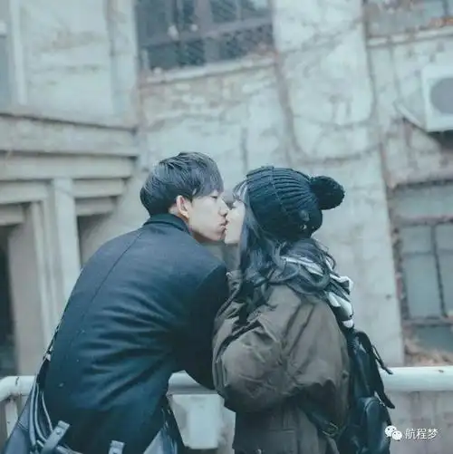 无声情歌微电影_第一首情歌汪苏泷微电影_电脑开机无滴声无信号白雪坐