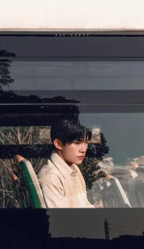 易烊千玺精美壁纸合集,颜值与才华集聚一身的美少年