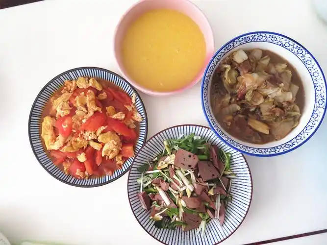 一家三口的午餐3菜1汤,都是家常菜,却营养丰富吃得舒服!