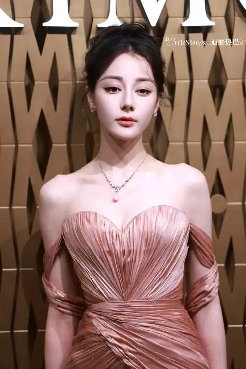 迪丽热巴宋威龙合照##迪丽热巴