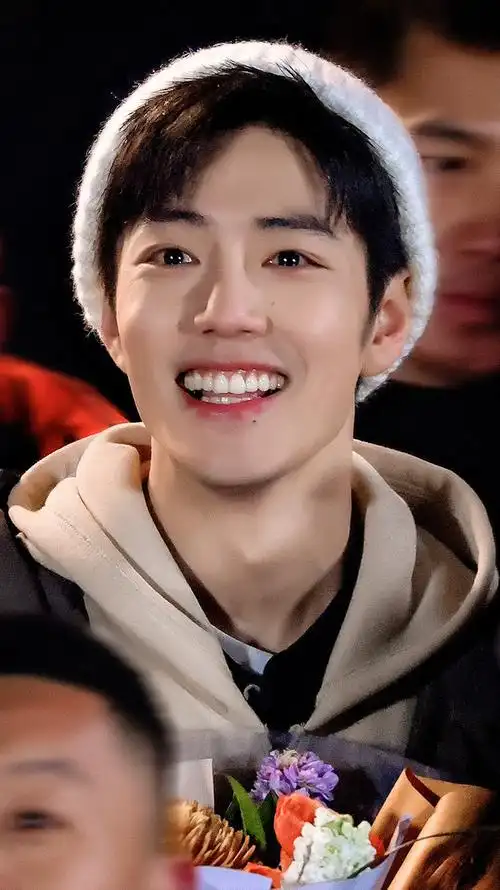 骄阳伴我##肖战新剧杀青笑得好开心