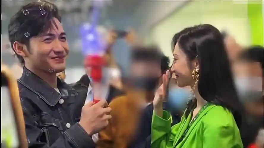 看这段景甜和张彬彬的采访有一种抽陀螺的感觉好喜欢他们