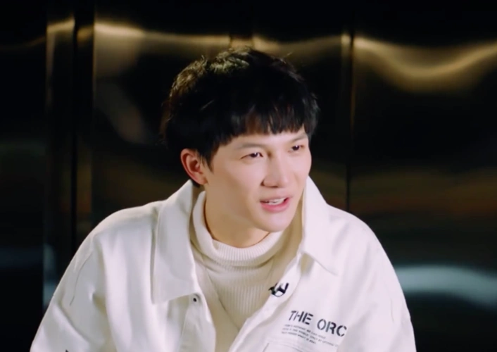 周深一首歌切换五种音色,凌晨两点要授权,打破次元壁有多难?