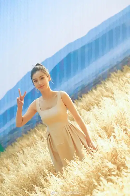 麦田拍摄花絮照#angelababy工作室分享拍摄花絮照,麦田写真清新优雅