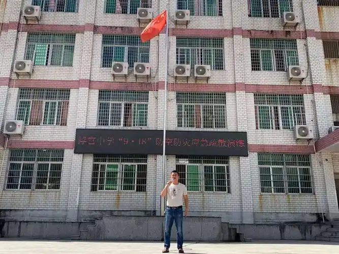 勿忘国耻,警钟长鸣——龙海市浮宫中学9.18防空应急安全疏散演练