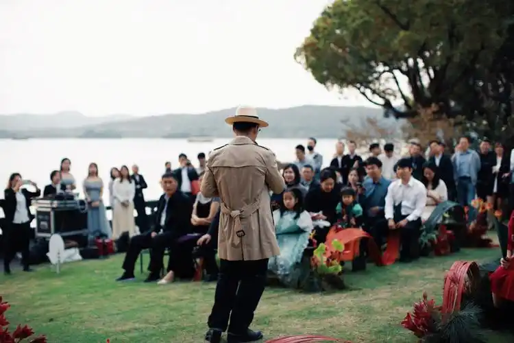 现在越来越不喜欢穿西装了02