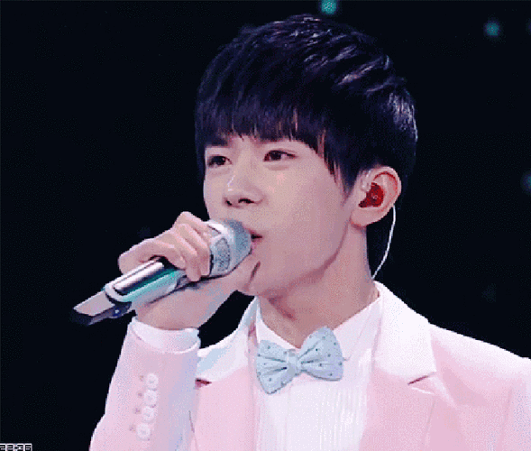 唱歌gif暖男gif易烊千玺gif少年gif