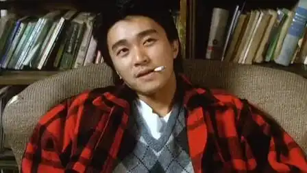 港片:周星驰边抽烟边斥责张学友 你又不是成龙! 干嘛这样抽烟?