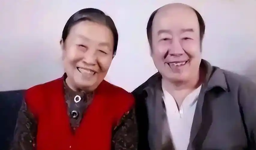 "丑娘"张少华:生前带病工作,去世后丈夫的坚持让人泪目_张惠宝_生活