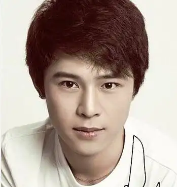 宽脸男生适合的发型