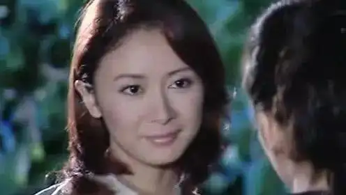 新版《粉红女郎》的万人迷甚至比陈好年长.__财经头条